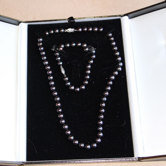 Black Freshwater Pearl Set - 7.5mm AA+ - Picture 2 of 3